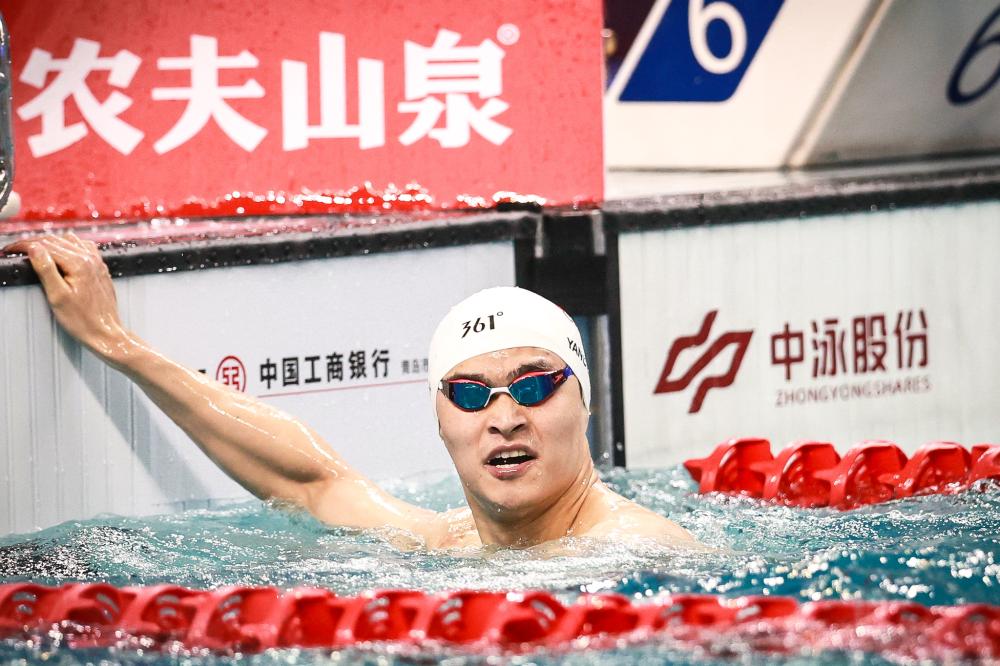 球员续约不